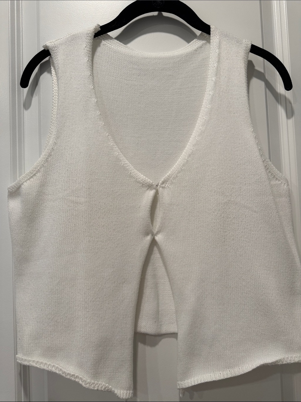 Amazon White Knit Keyhole Button-Front V-Neck Tank - Picture 6 of 8